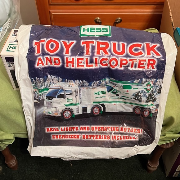 Hess 2006 toy truck and helicopter UNOPENED - Picture 5 of 5